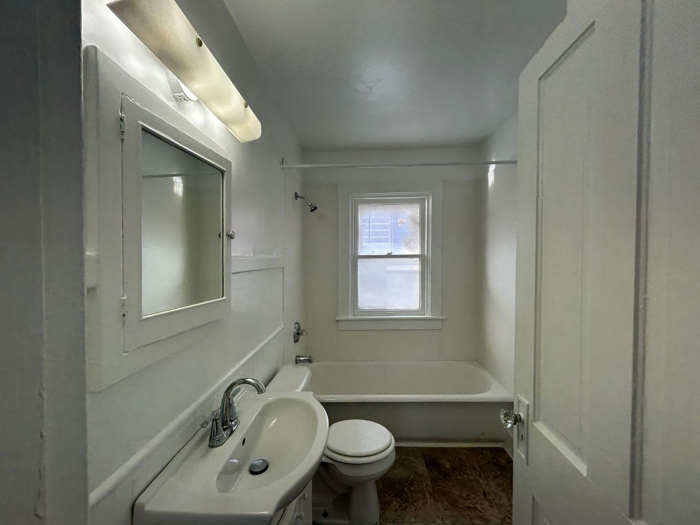 HM 1608 E 12th St – photo 4