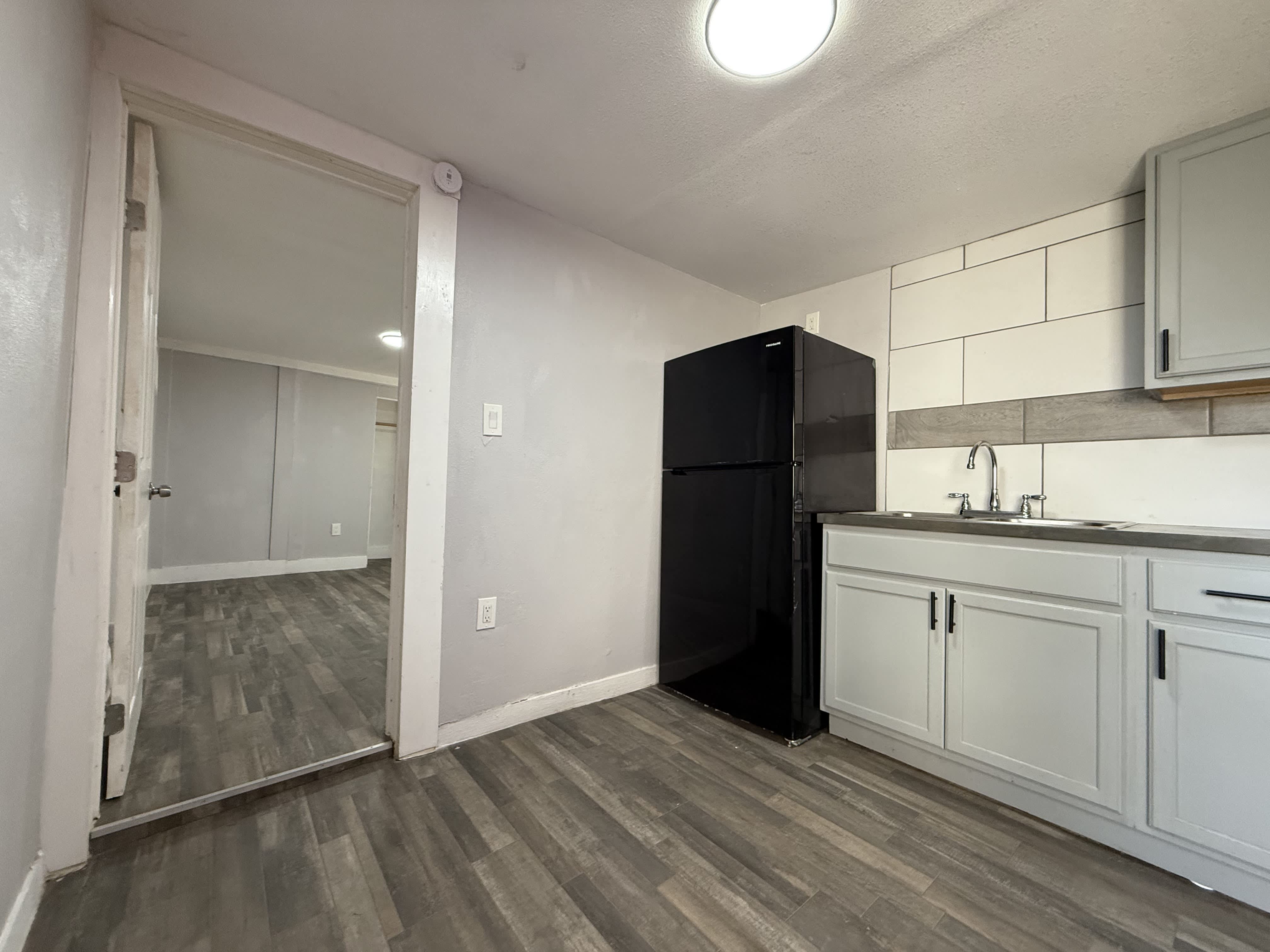 656 Riverside Dr – photo 3