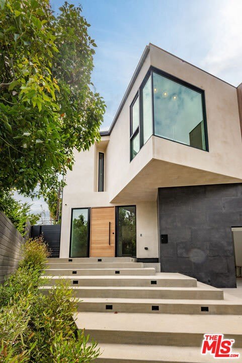 1030 Centinela Ave – photo 2