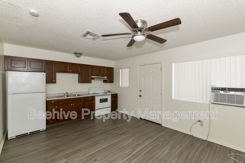 1502 E Adams St – photo 1