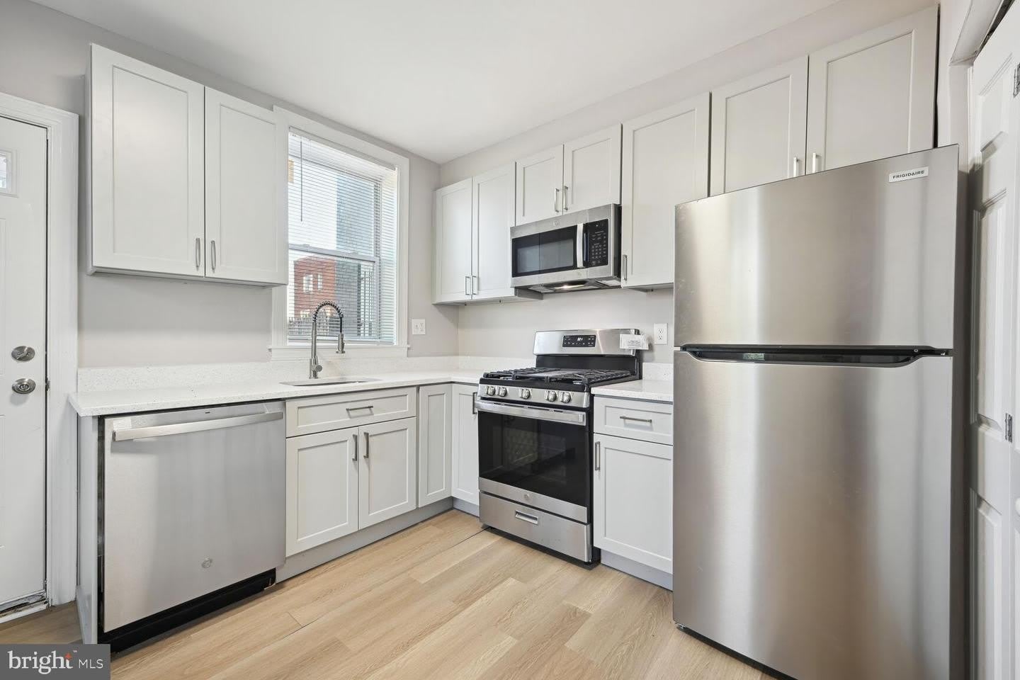 1640 L ST NE – photo 3