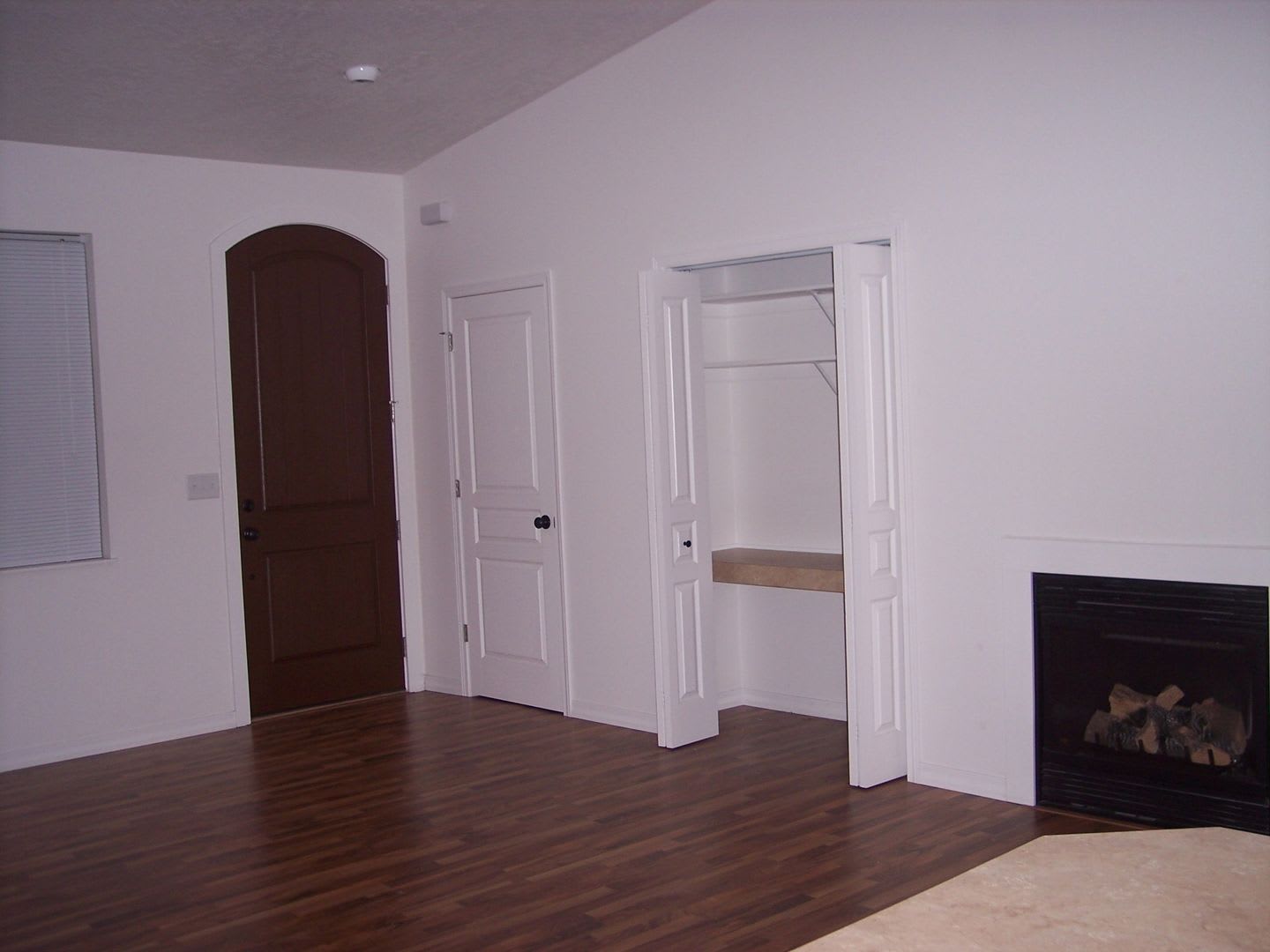 Spacious 2-Bedroom, 1.5-Bath Home in Hamilton – photo 5