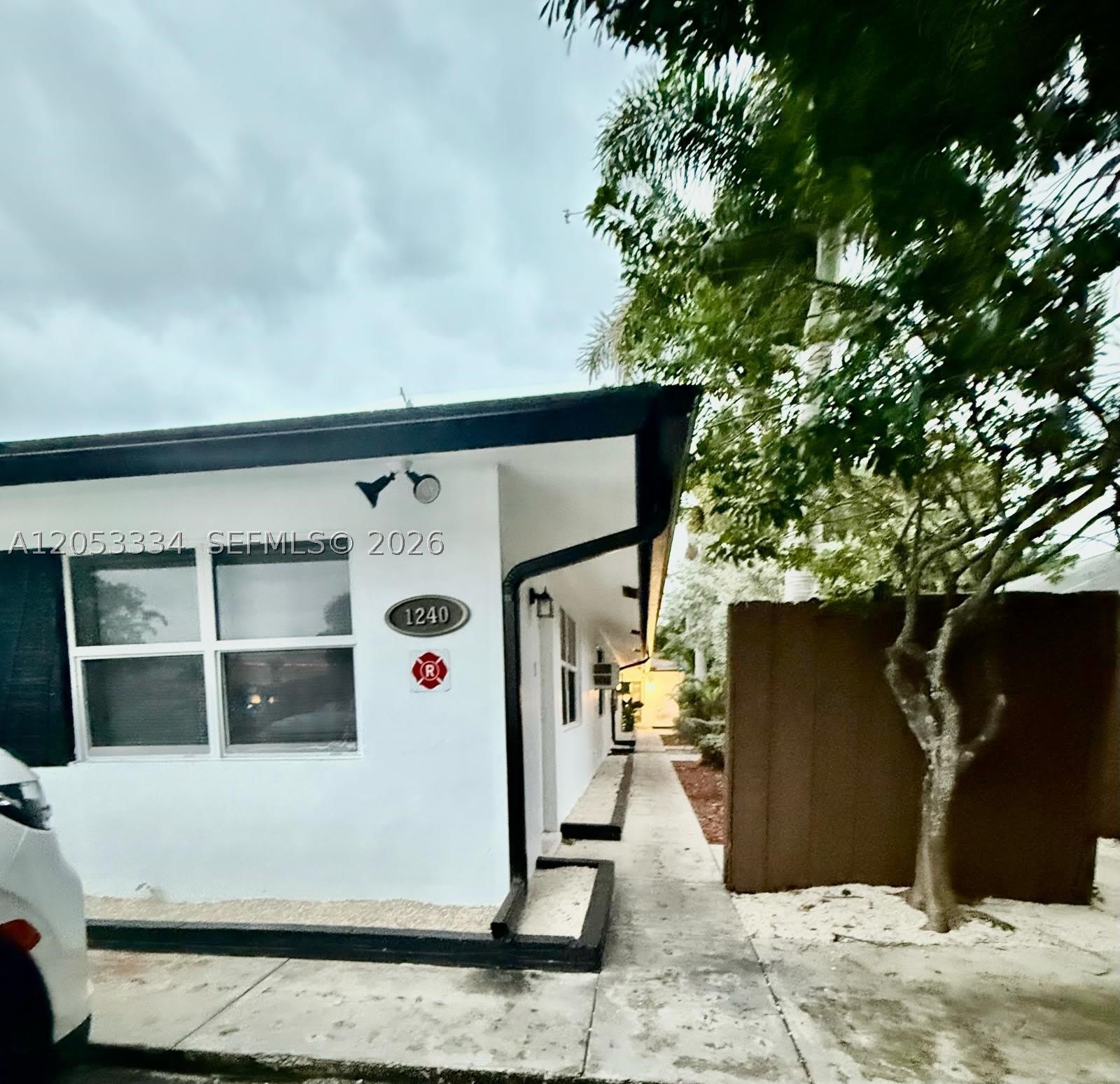 1240 NE 12th Ave – photo 3