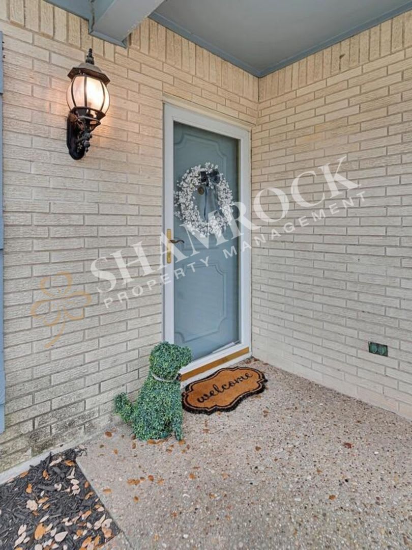4-Bedroom Windmill Hill Home – photo 3