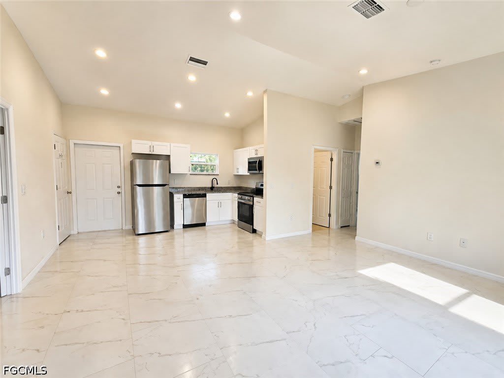 2617 Queen Drive – photo 2