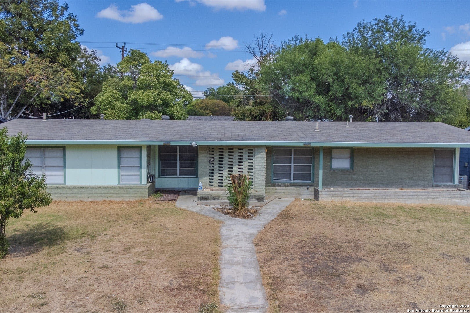 131 BRETTONWOOD DR – photo 3