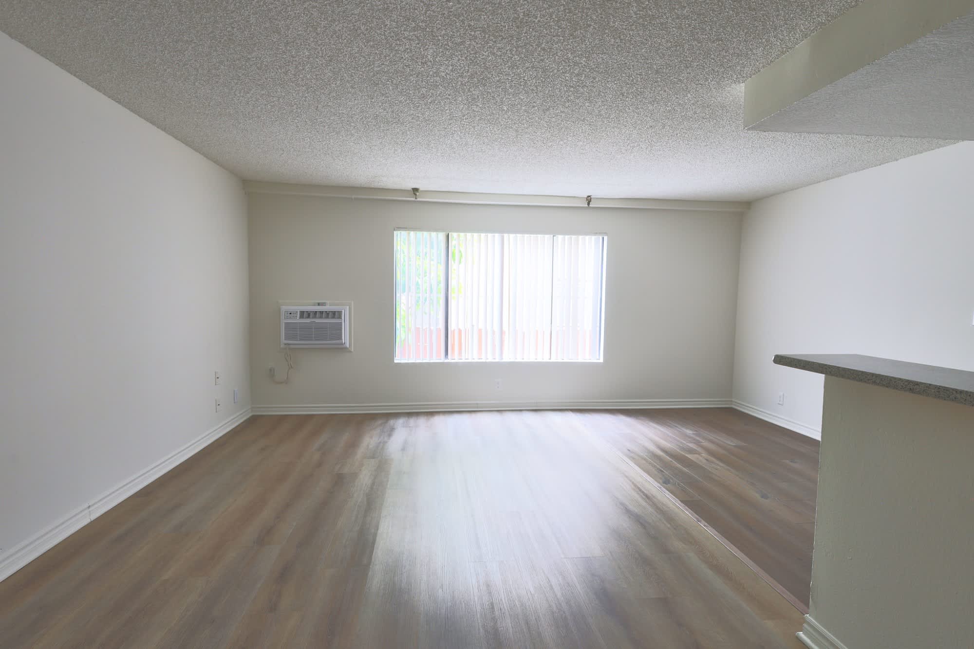 2928 W Leeward Ave – photo 3