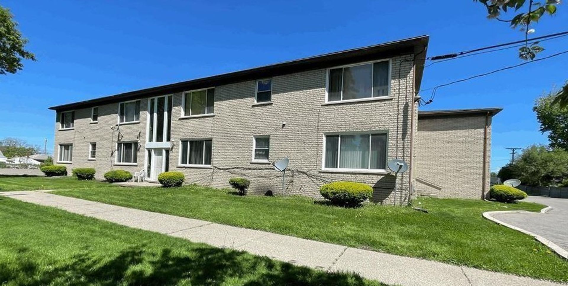 16480 E 9 Mile – photo 1