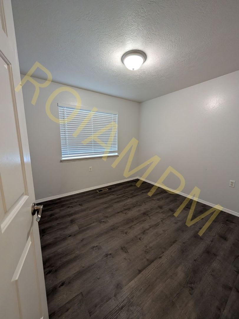 319 Lenore St – photo 5