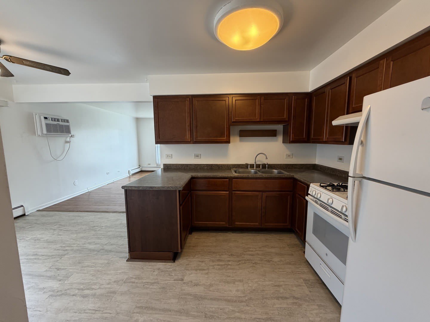 4549 Forest Avenue – photo 4