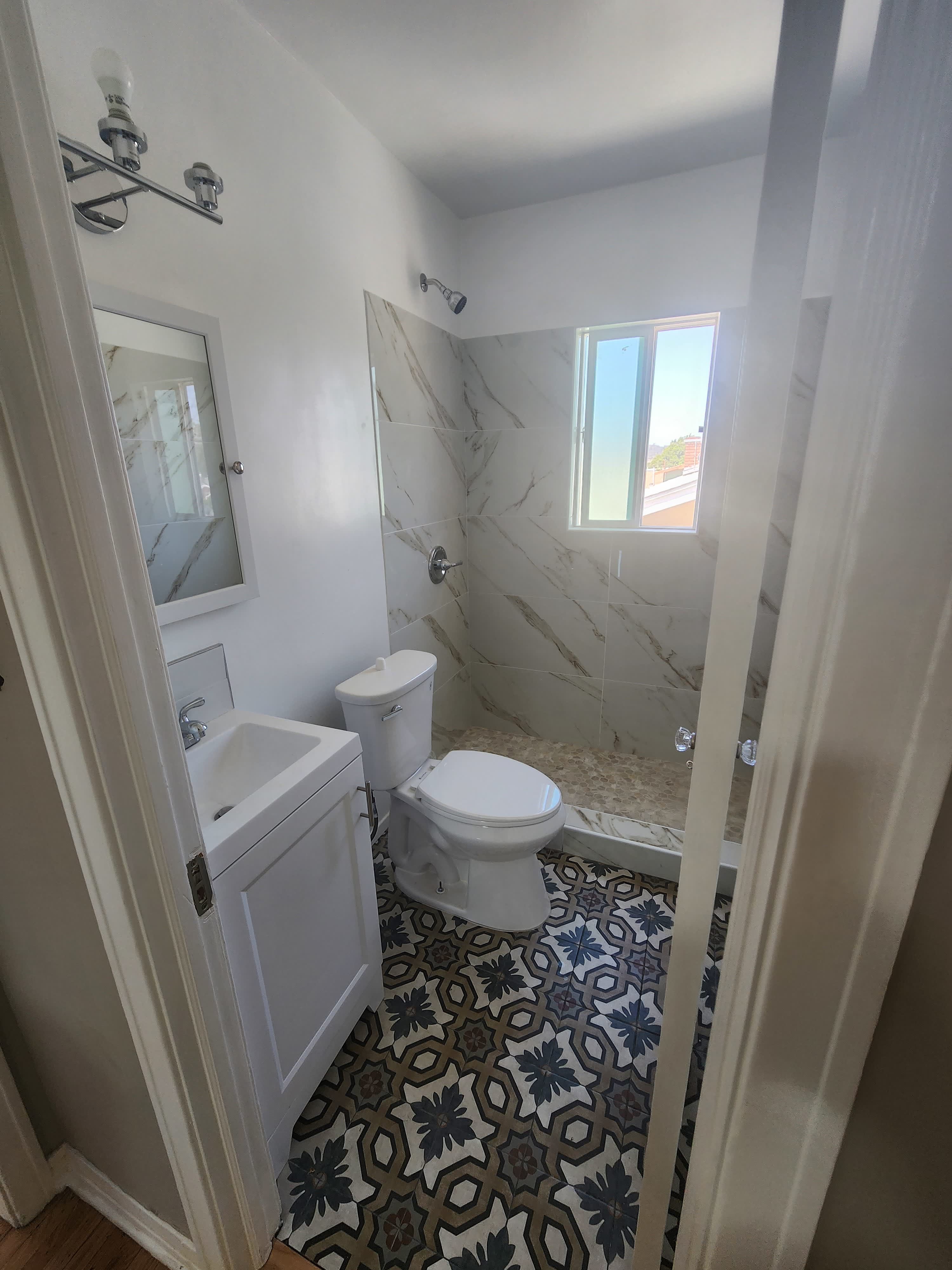 518 W Lexington Dr – photo 4