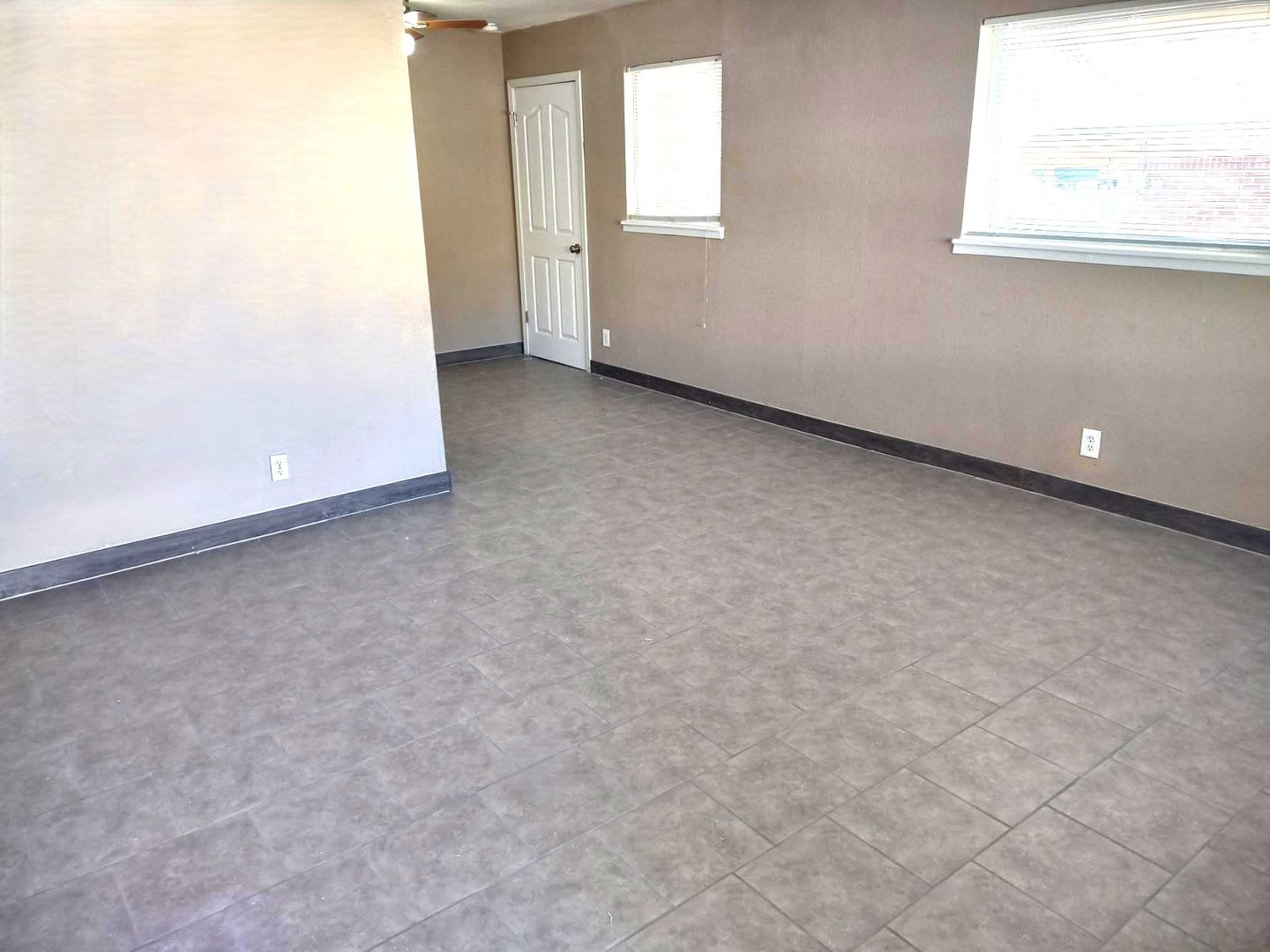 Delightful Single Level Northeast Home With Refrigerated Air Located In Quiet Neighborhood – photo 4