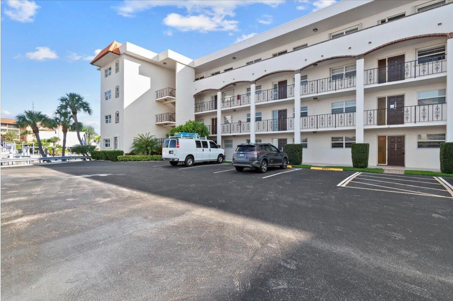 20 YACHT CLUB Drive – photo 2