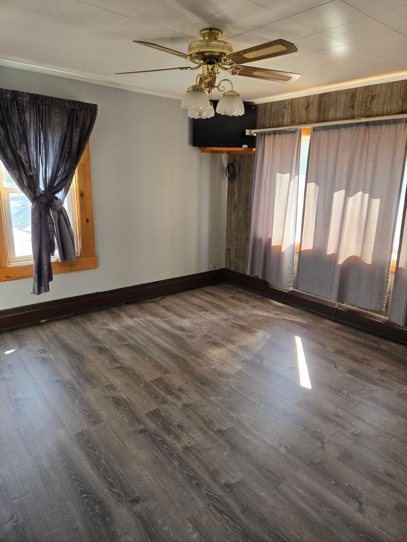 Home in Oldtown 3 Bedroom, 1 Bathroom – photo 5