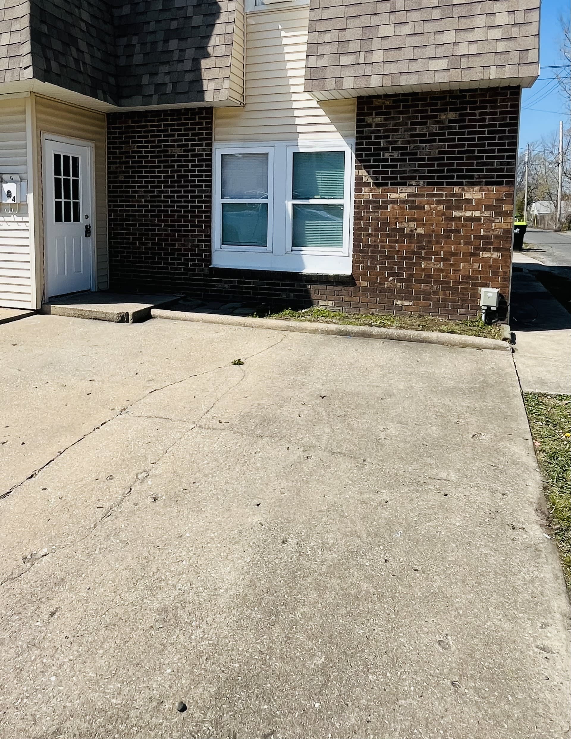 311 N West 2 – photo 2
