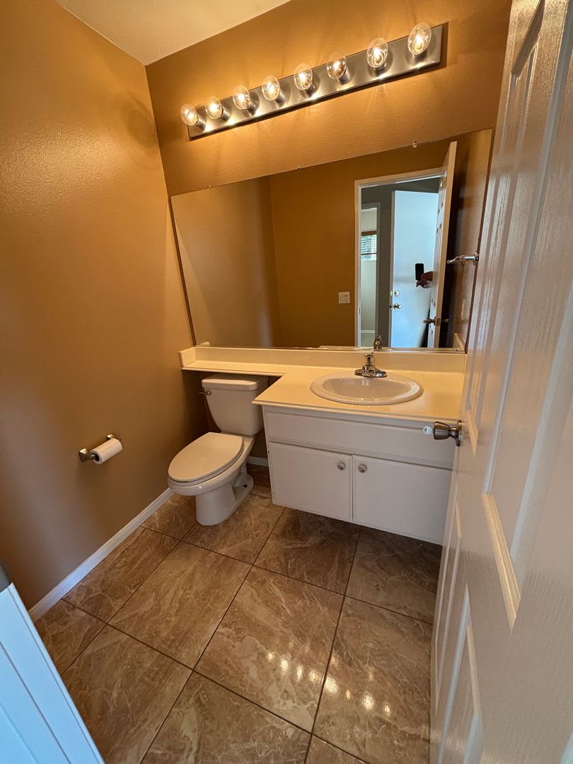 Beautiful 4 Bedrooms 2 Full Bathrooms Tenant Occupied Please Call To Schedule – photo 2