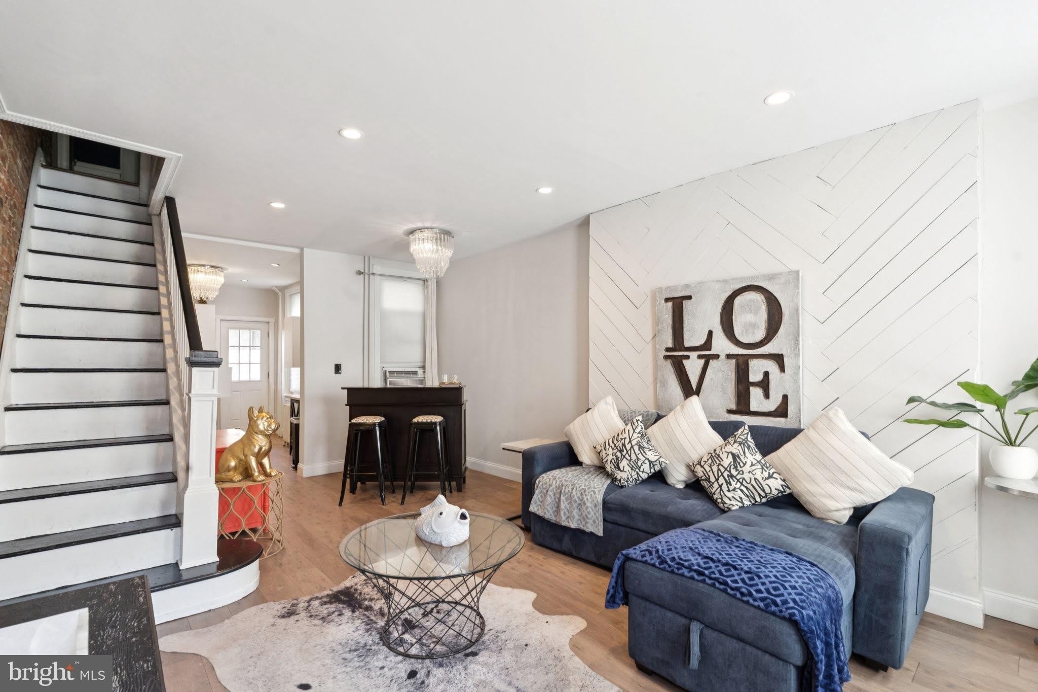 2511 E OAKDALE Street – photo 3