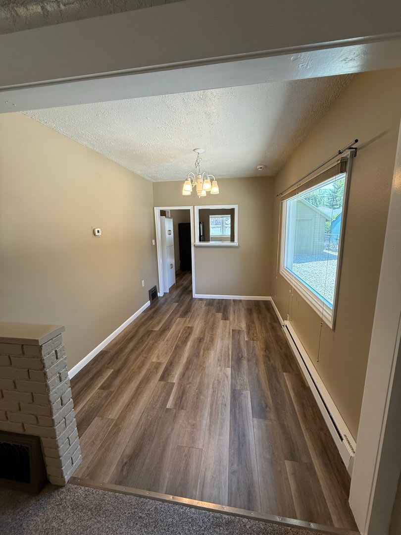 Charming 2 Bedroom Home Near Pioneer Park, Hospitals & Schools! – photo 2