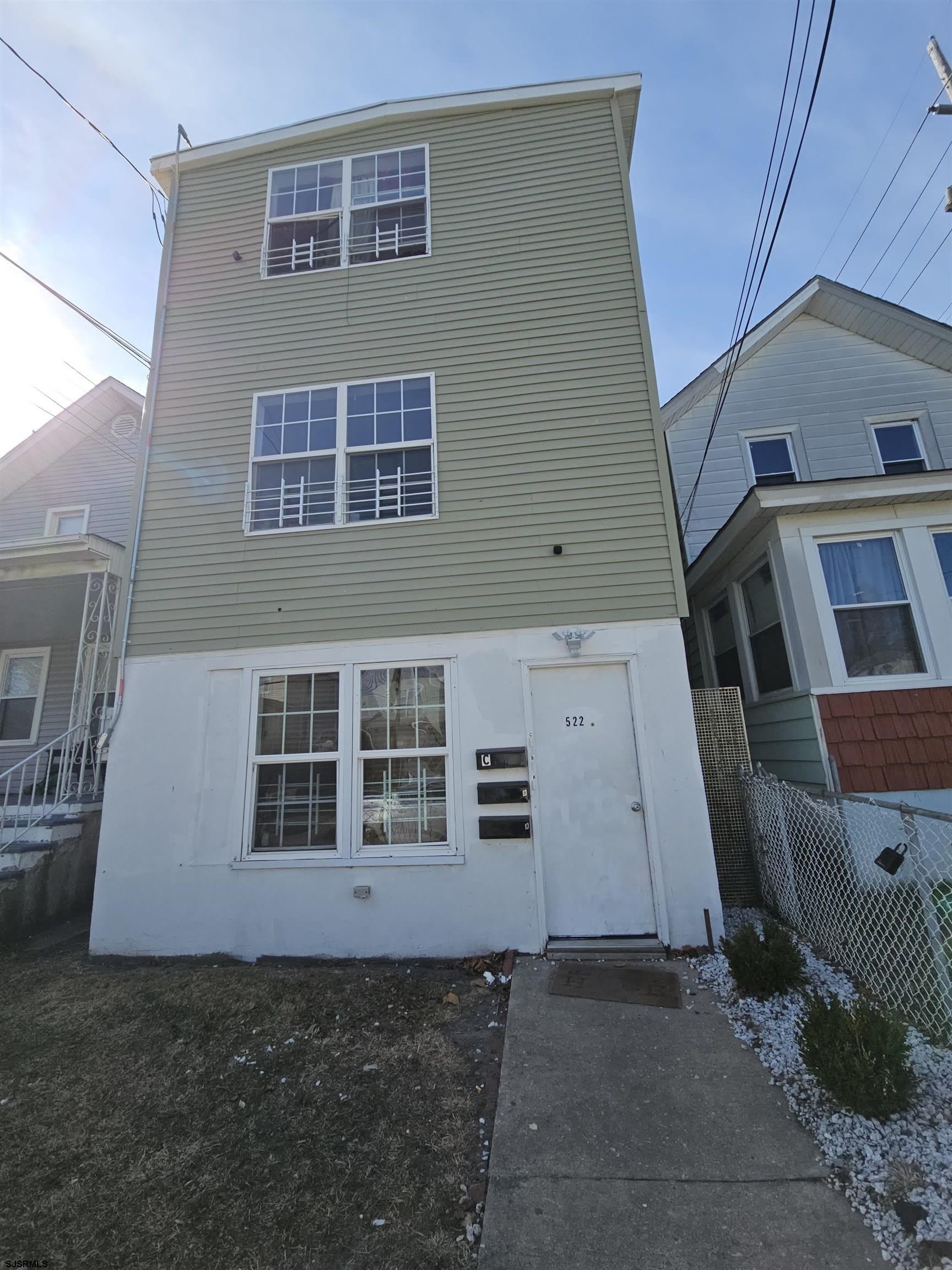 522 N Indiana Ave – photo 1