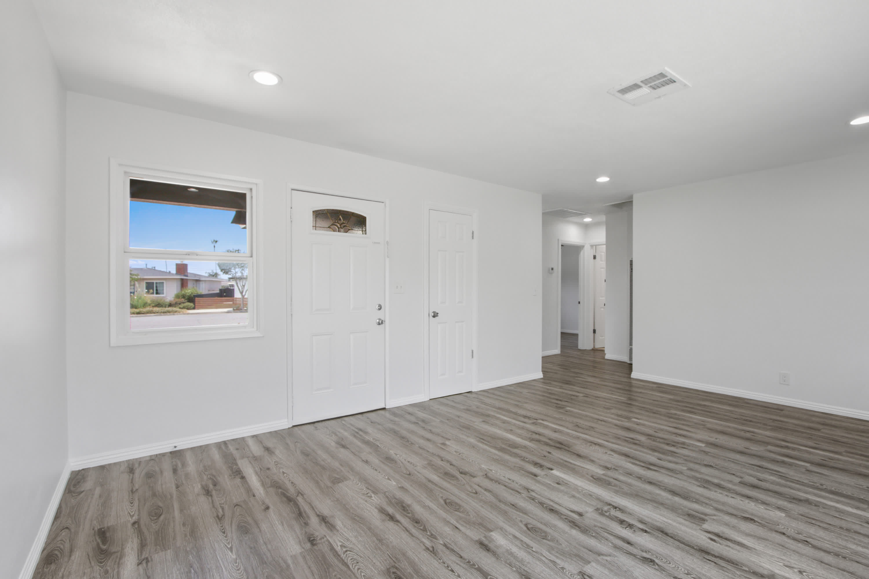 785 North Victoria Drive – photo 3