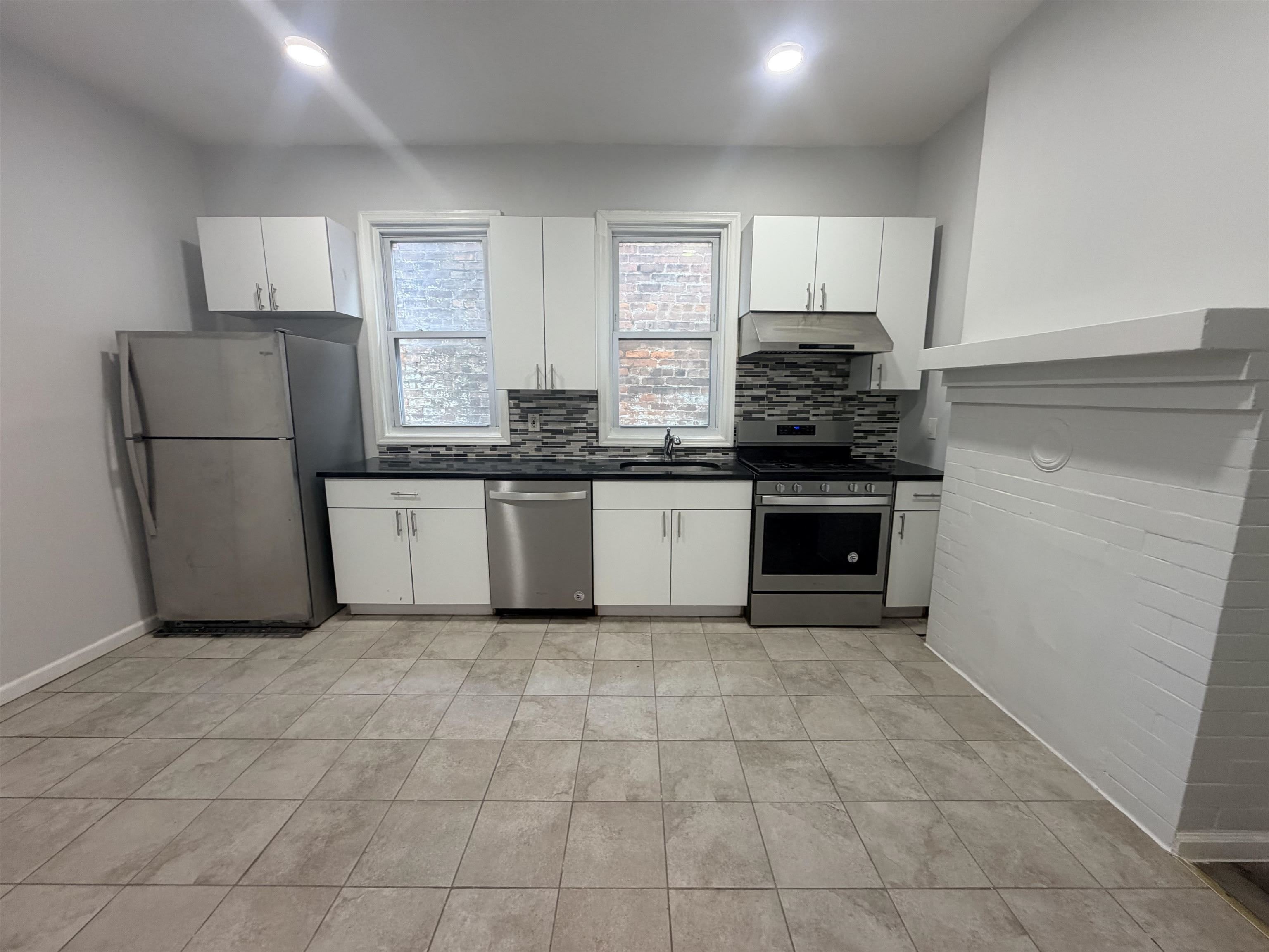 109 FRANK E RODGERS BLVD N – photo 1