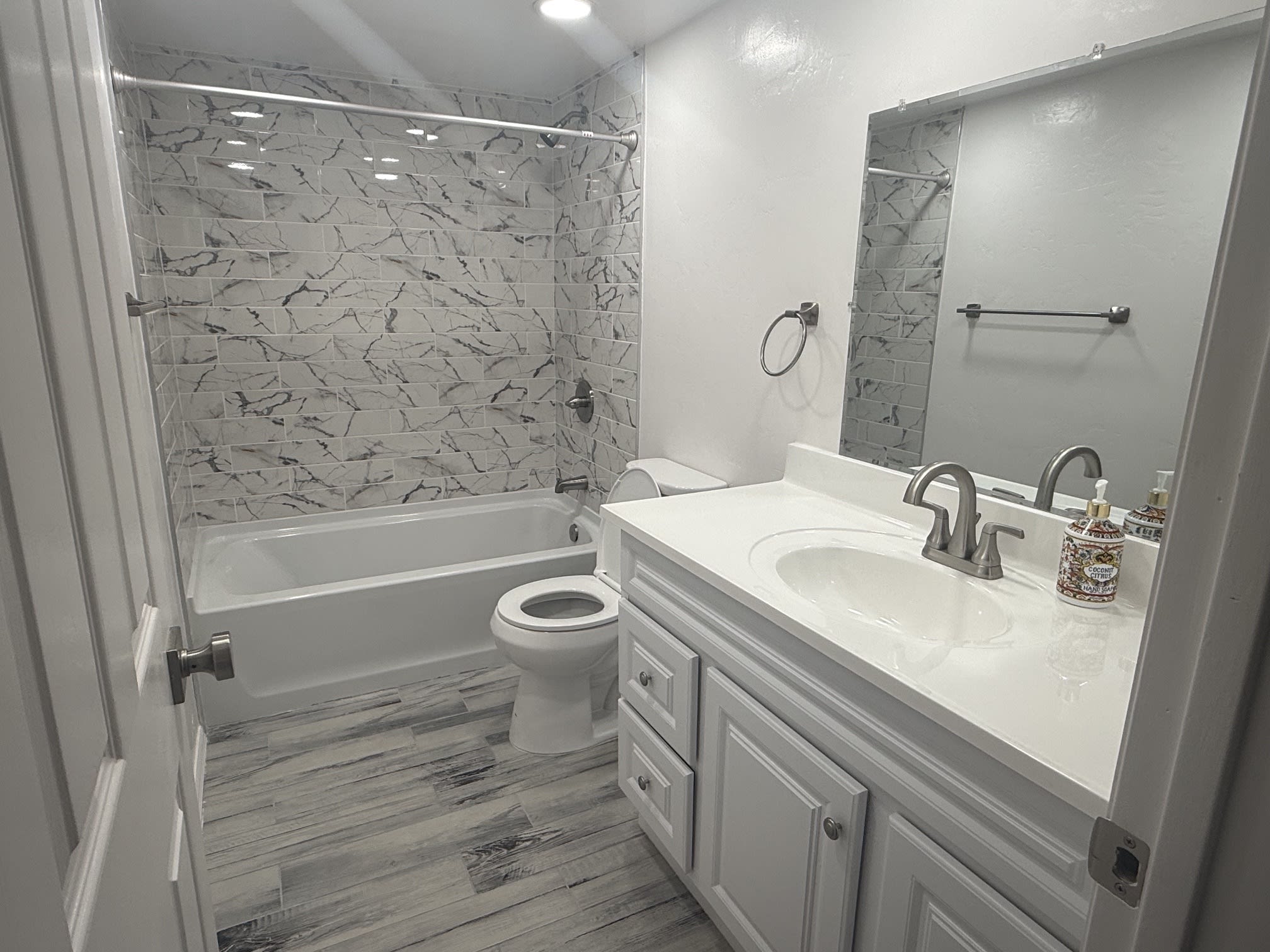 1526 S. COLUMBUS BLVD #7 – photo 2