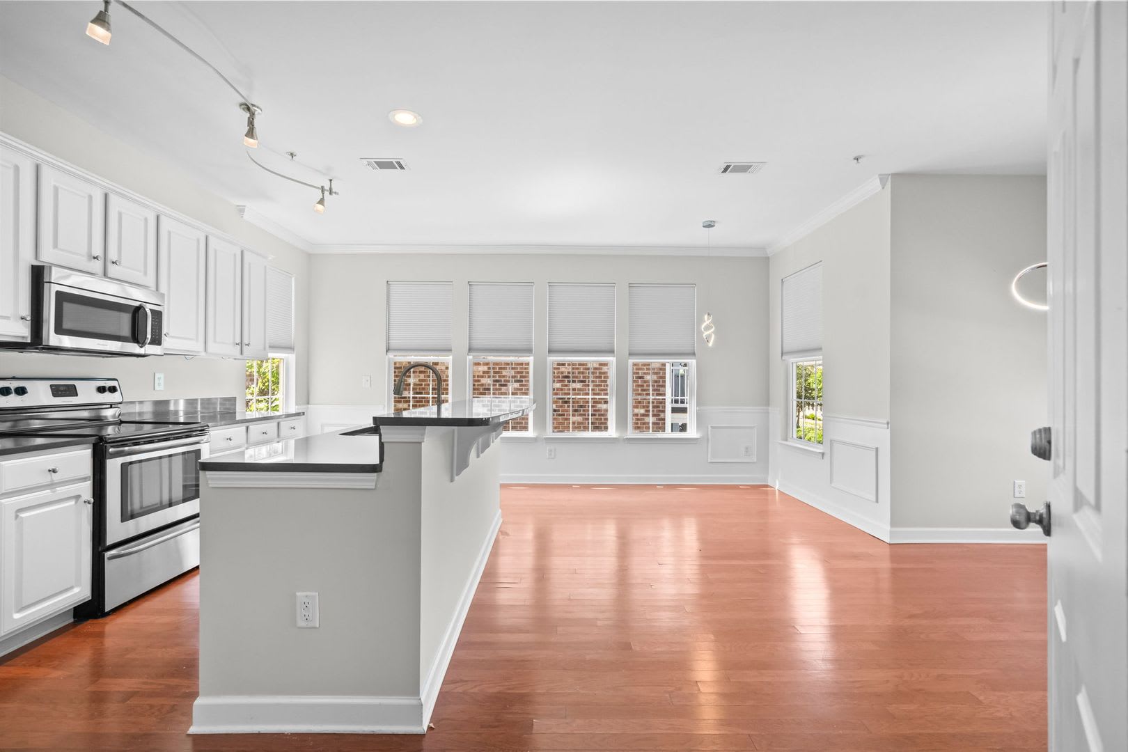 Modern & Spacious 2BR Townhouse in Myrtle Beach – photo 3