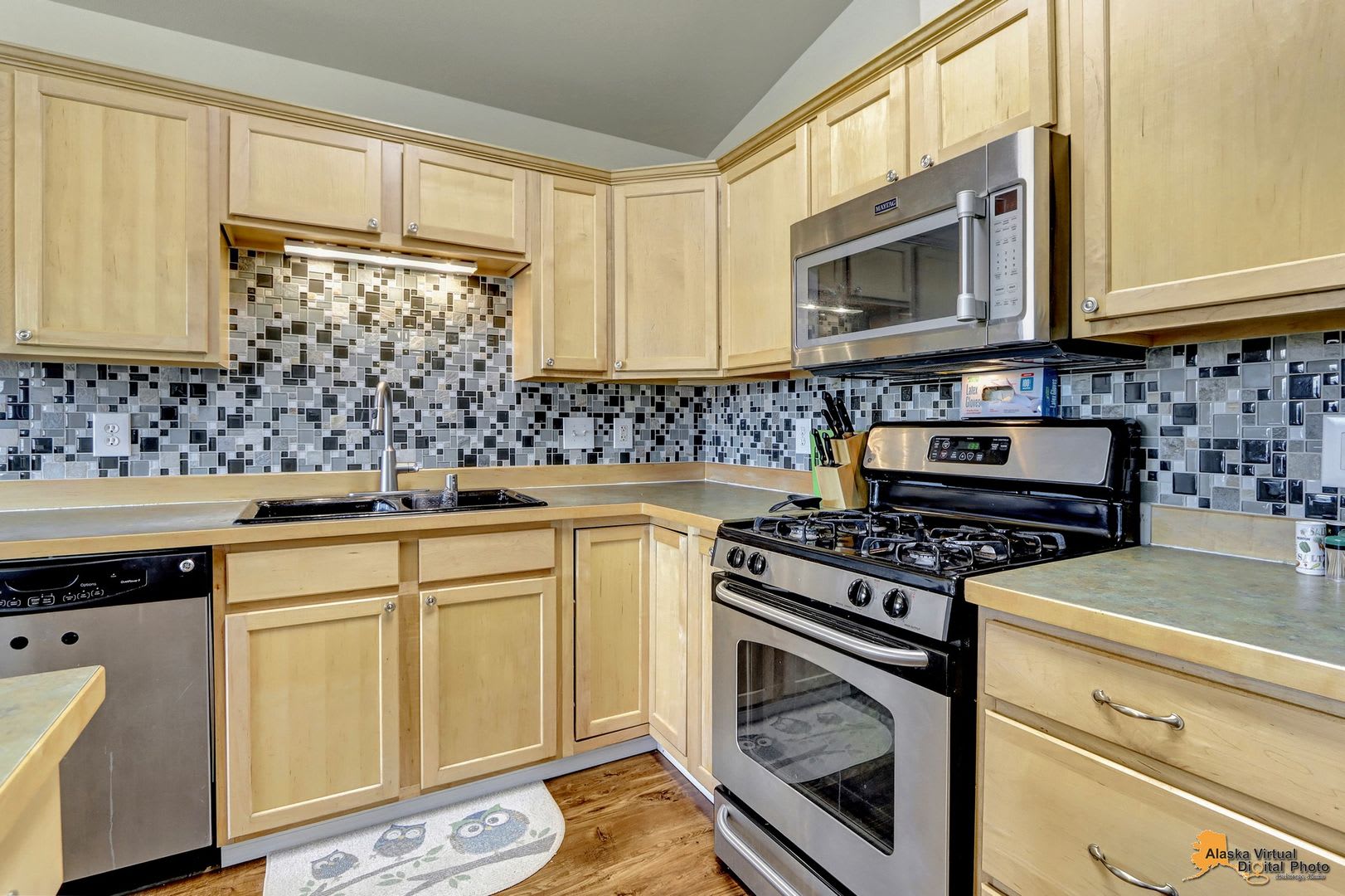 East Anchorage 3 Bedroom Home Close To Jber Attached Two Car Garage Fenced In Yard – photo 1