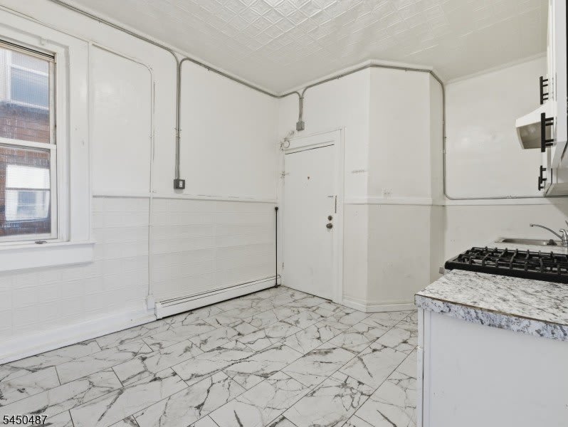 302 Belmont Ave – photo 4