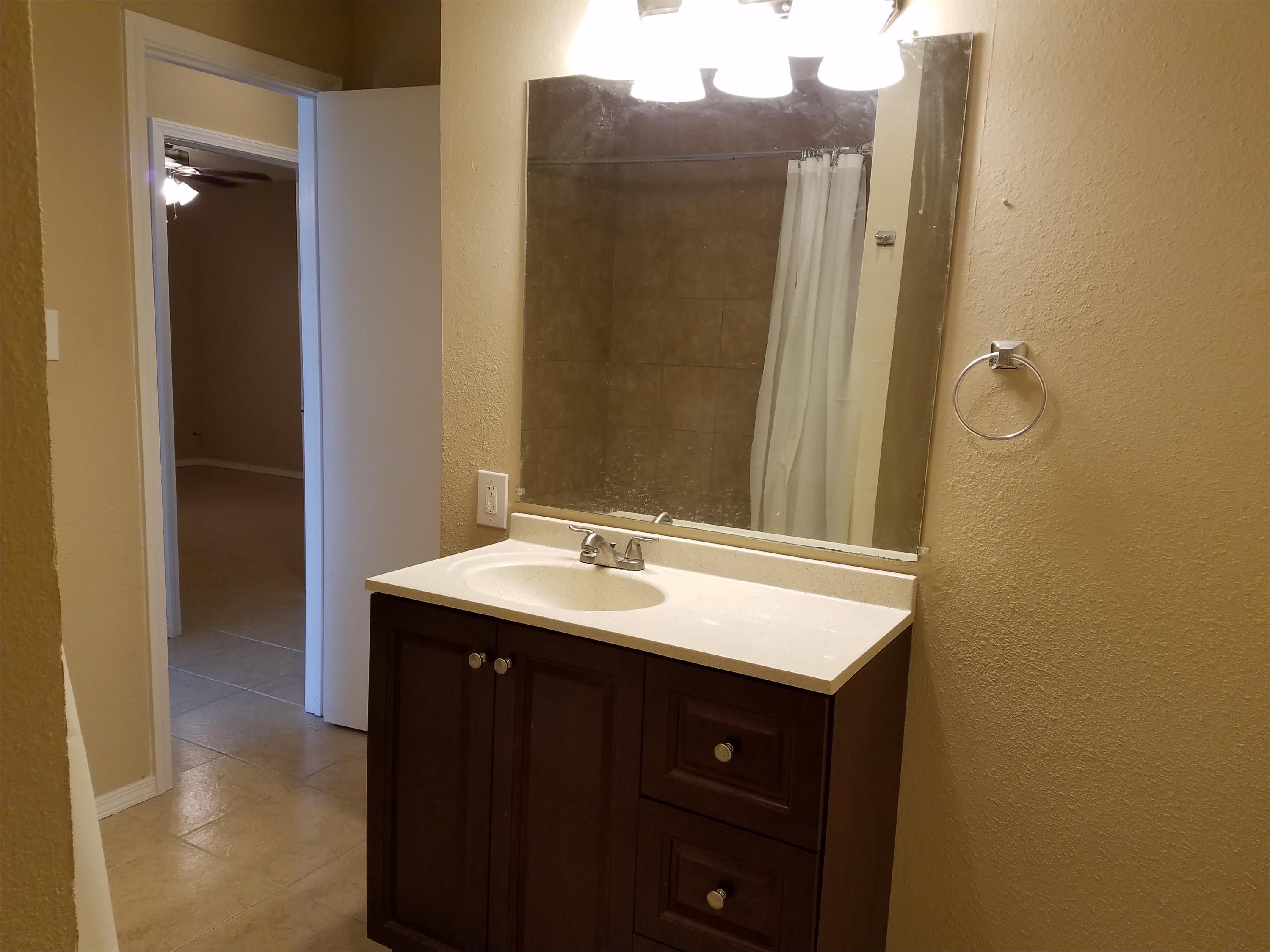 201 W GoForth – photo 5