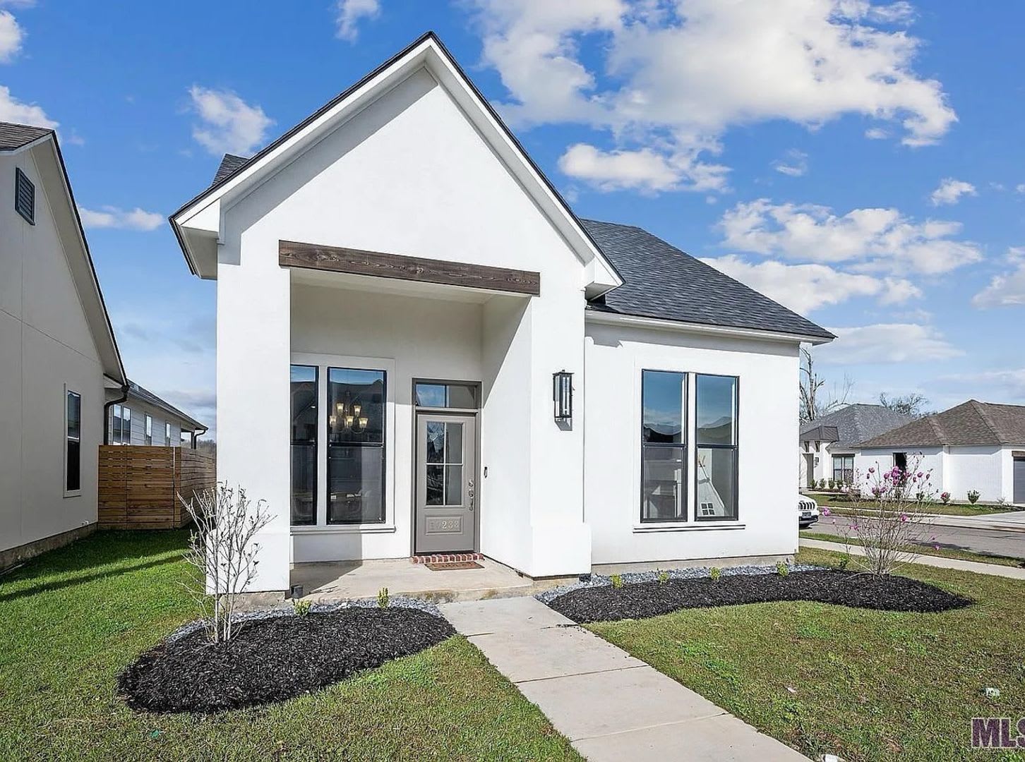 3 Bedroom Home In Shoe Creek – photo 1