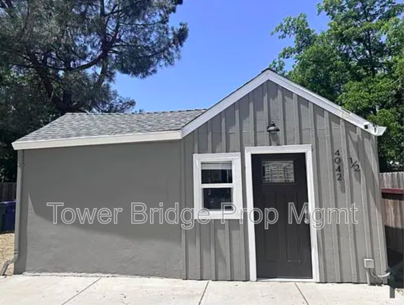4042 1/2 43rd Street – photo 1