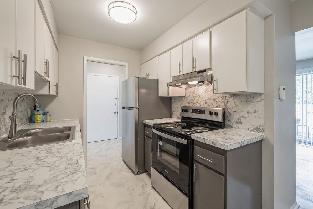 The Ivanhoe Apartments – photo 2