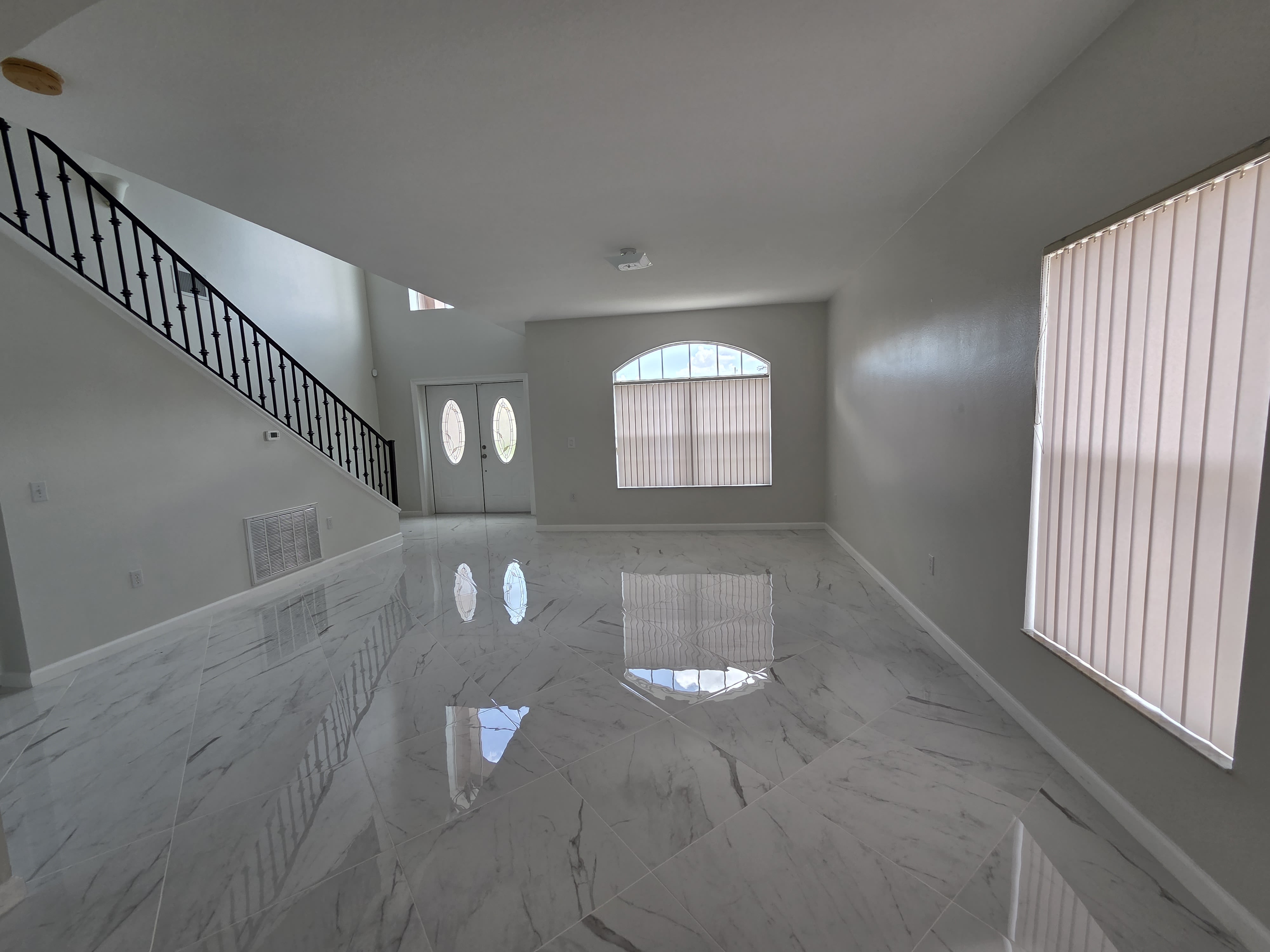 330 Aldershot Ct – photo 4