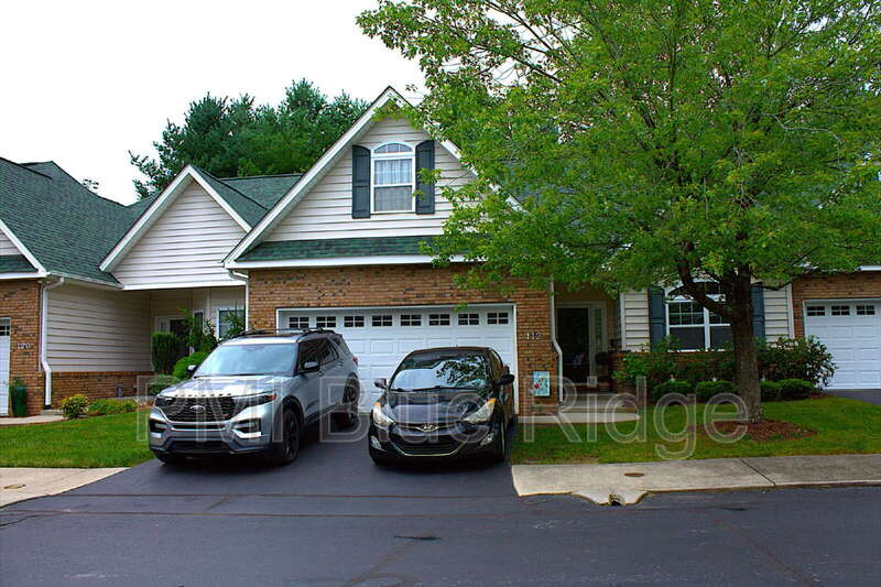 112 Victoria Park Drive – photo 1