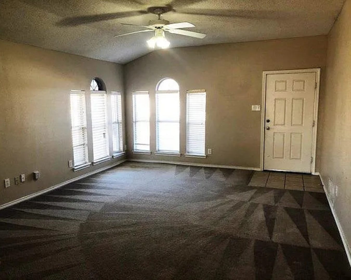 6113 17Th St – photo 3