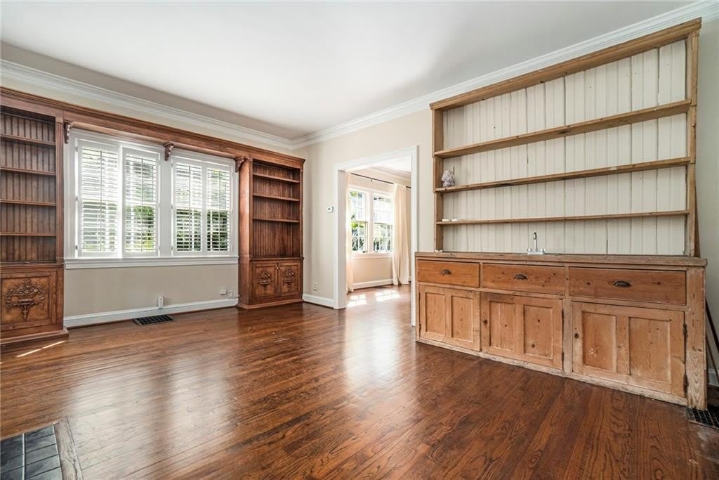 2378 Glenwood Drive NE – photo 4