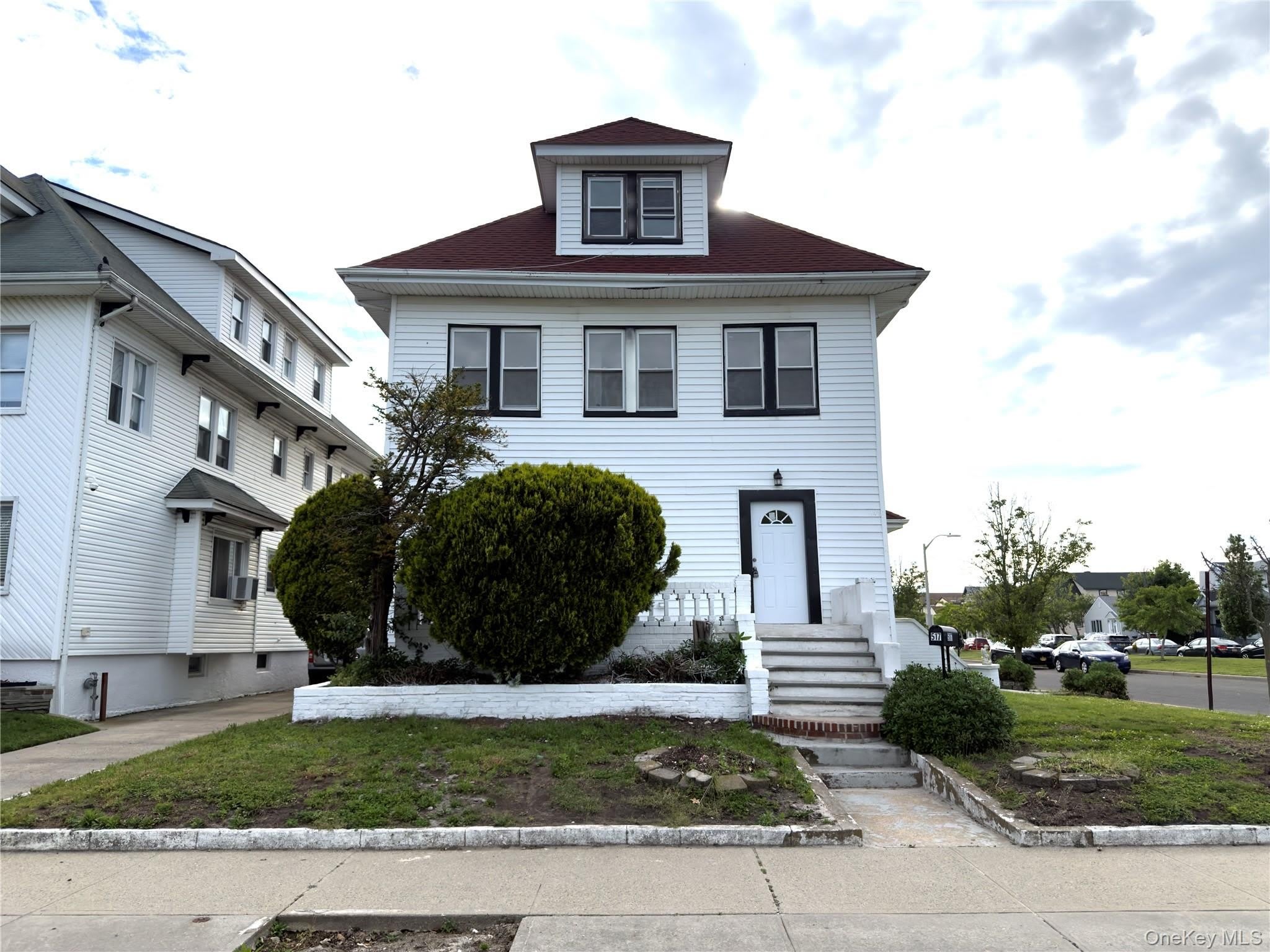 302 W Hudson – photo 2