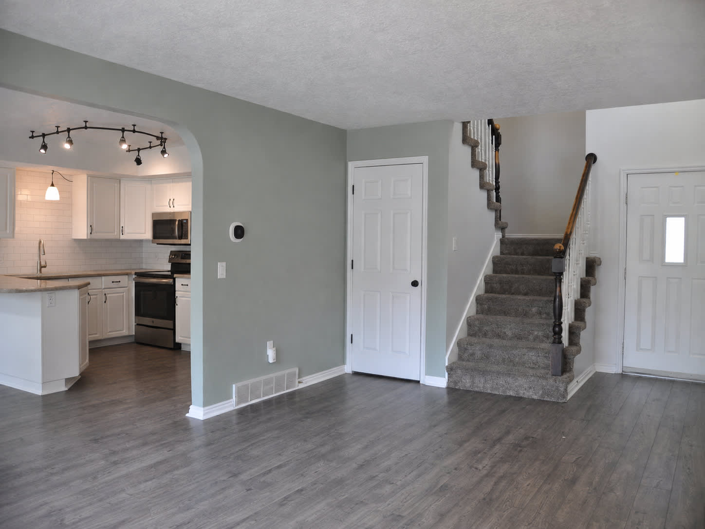 752 Village Way North – photo 3