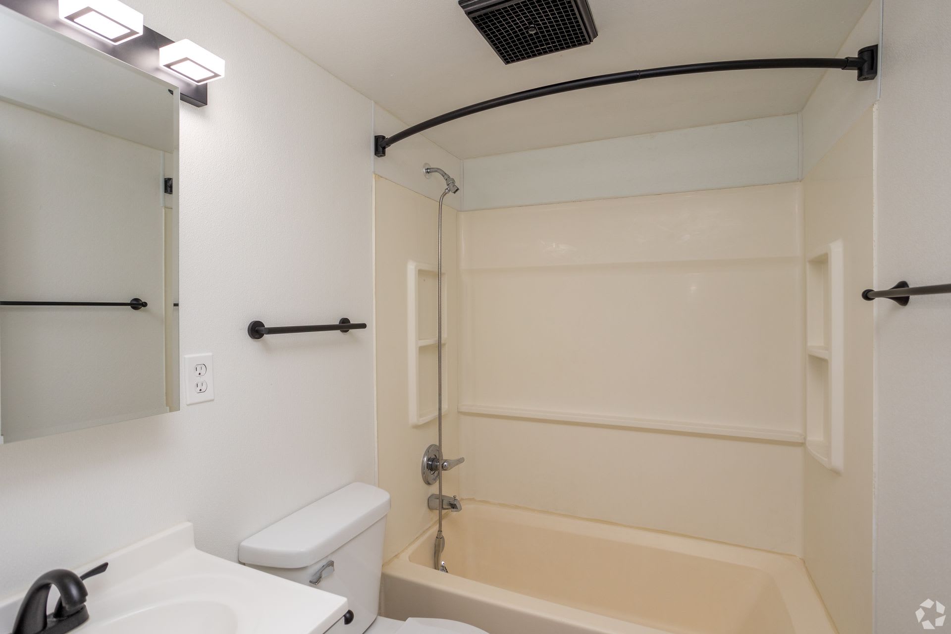 Mccook Apartments – photo 5
