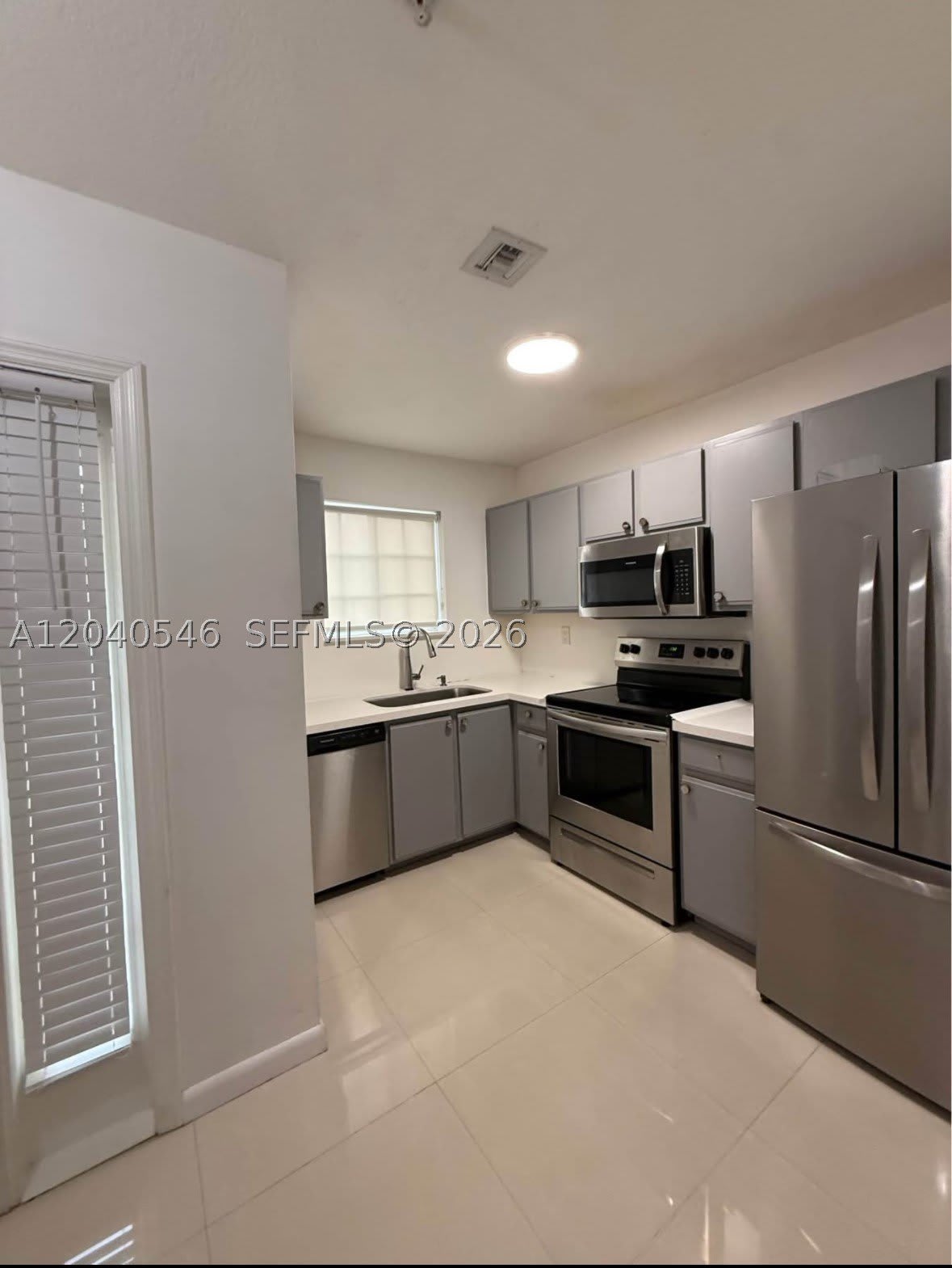 2198 NE 167th St – photo 3
