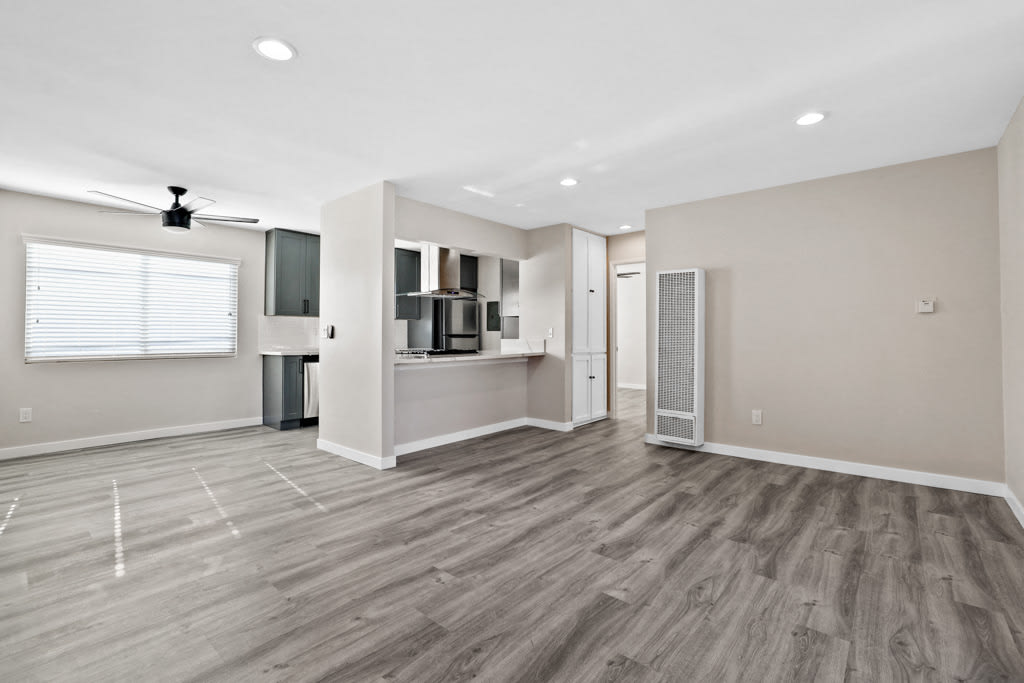 316 Beach Apartments – photo 2