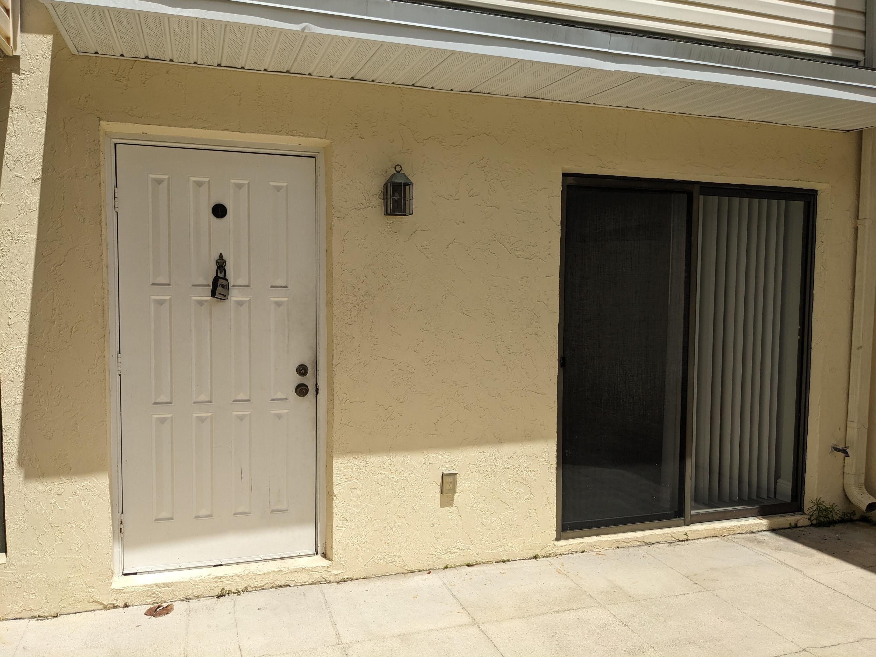 633 EXECUTIVE CENTER Drive – photo 2