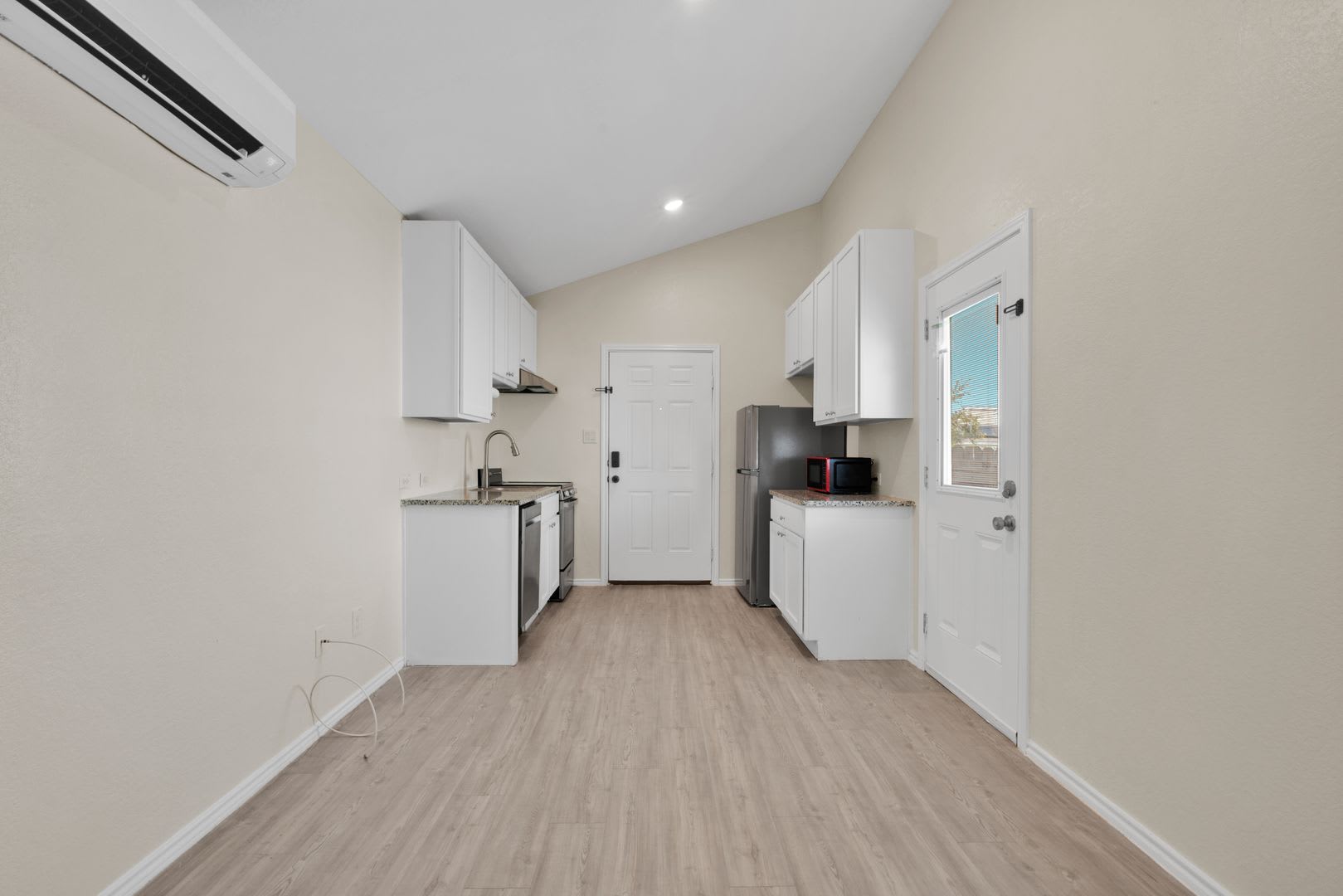 Cozy 1 Bed 1 Bath Home- San Antonio's Northeast Side Near Randolph AFB! – photo 3