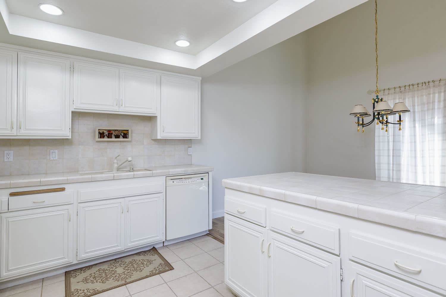 Bright and Open Floorplan! – photo 5