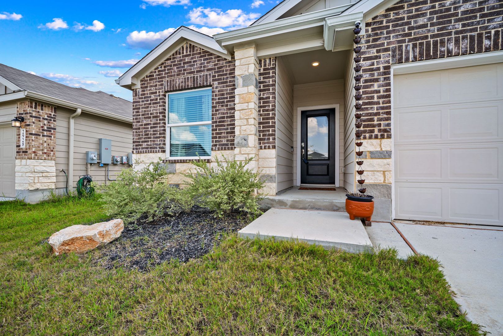 Move-In Ready in Voss Farms – 2 Weeks FREE Rent + Fresh Interior Paint! – photo 2
