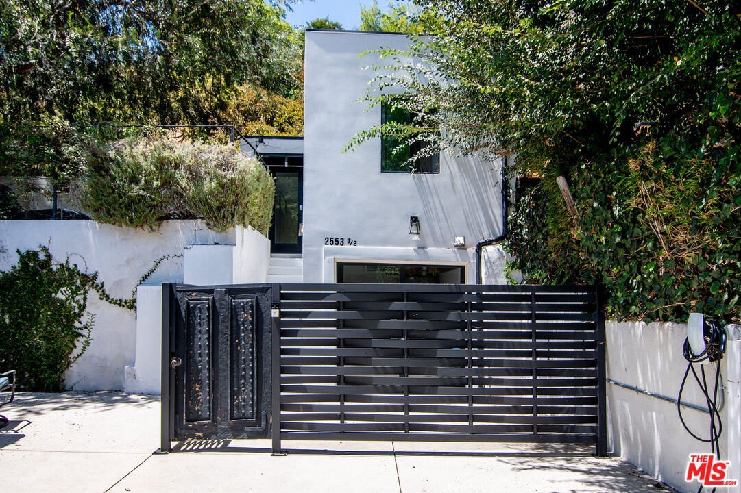 2553 1/2 Glen Green St – photo 1