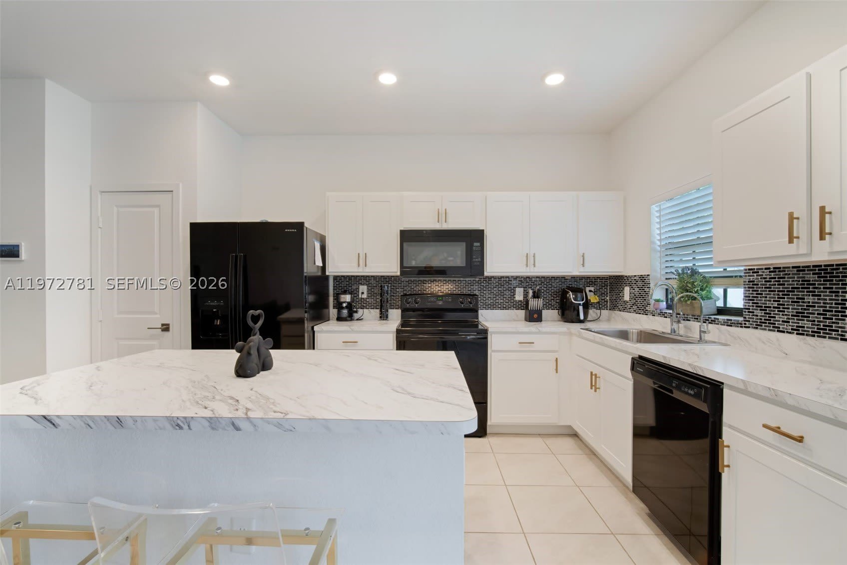 1181 SW 7th Ct – photo 4