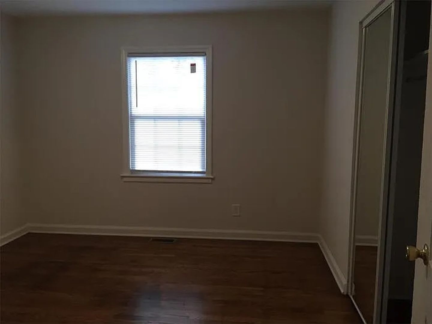 Room In 3 Bedroom Home At Downing Rd – photo 4