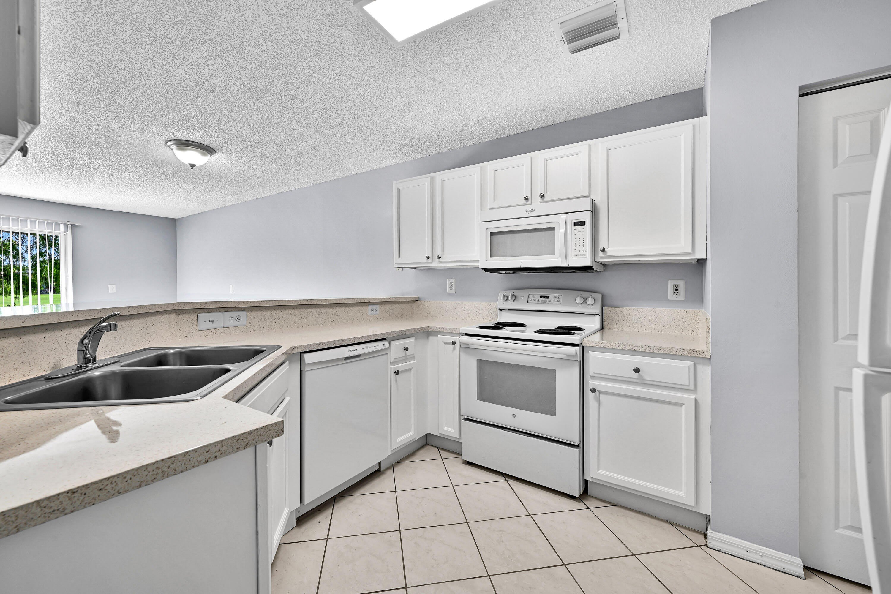 8658 S SOUTHGATE SHORES Circle – photo 4